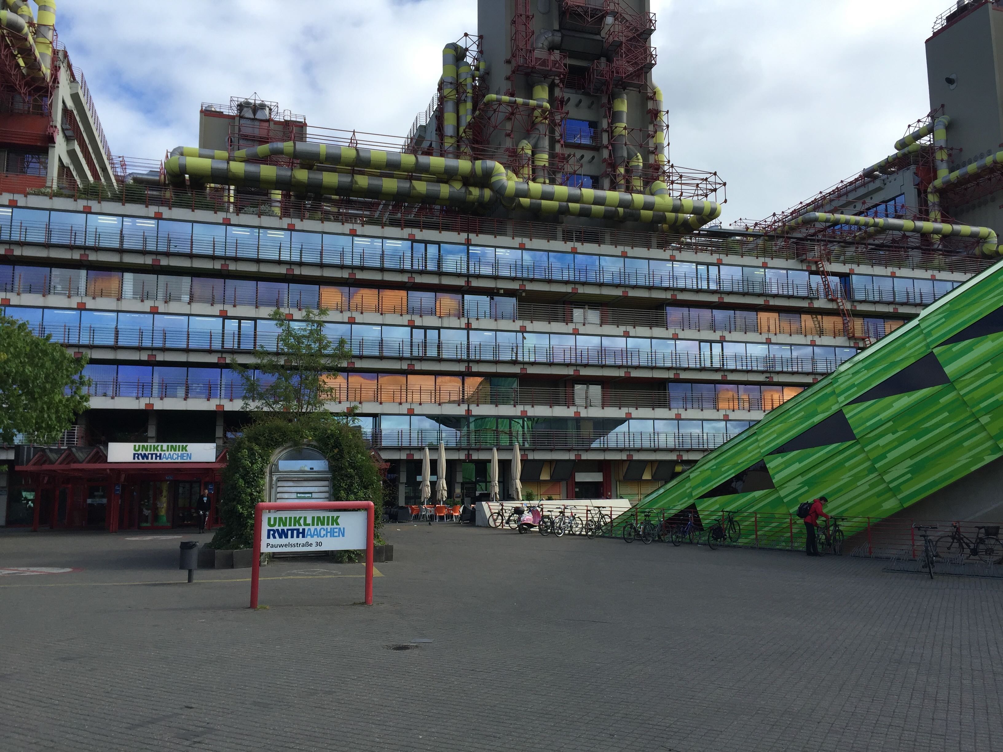Main Entrance of University Hospital RWTH Aachen ©UK Aachen Eingangsbereich UK Aachen